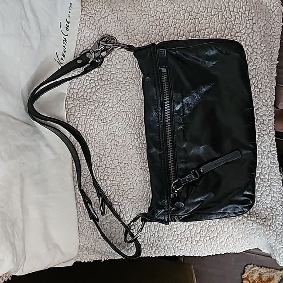 Kenneth Cole black crossbody/ shoulder bag - Picture 3 of 8